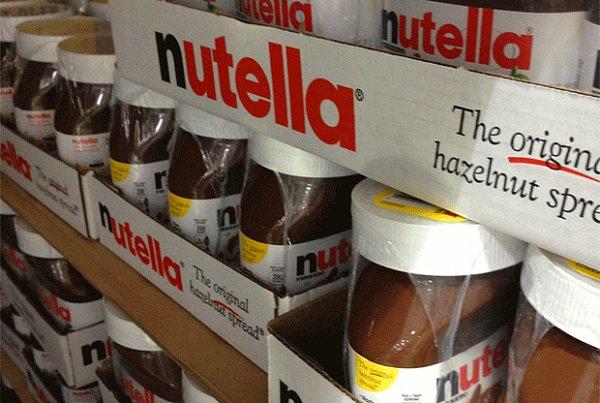 6. Nutella, 2. Dünya Savaşı sırasında İtalyan bir pastacının, ürettiği çikolatayı arttırmak amacıyla çikolatayı fındıkla karıştırması sonucu bulundu