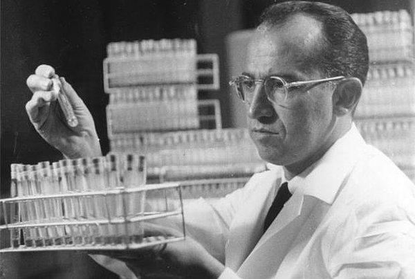 15. Jonas Salk çocuk felci aşısını bulduğunda patentini almayı reddetti. "Patent söz konusu bile değil." diyen Salk, “Güneşin patentini alabilir misiniz?” dedi.