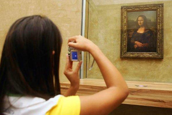 25. Leonardo Da Vinci'nin ölümü sonrası Fransa kralı I. François Mona Lisa'yı banyosuna astı.