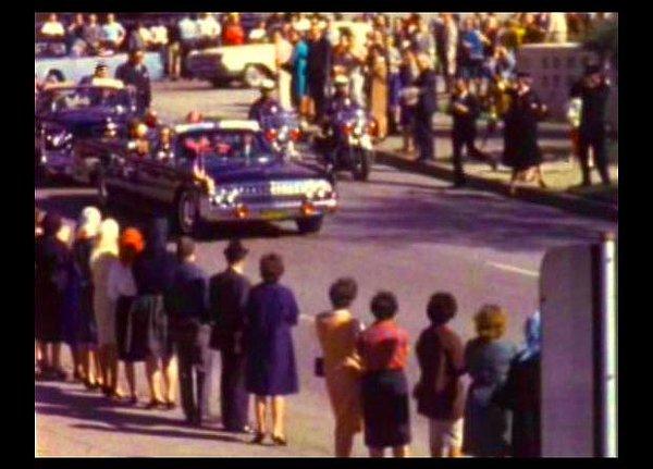 31. 1999’da Birleşik Devletler hükumeti J.F. Kennedy’nin suikastini kaydetmeyi başaran Zapruder ailesine 16 milyon dolar ödedi.
