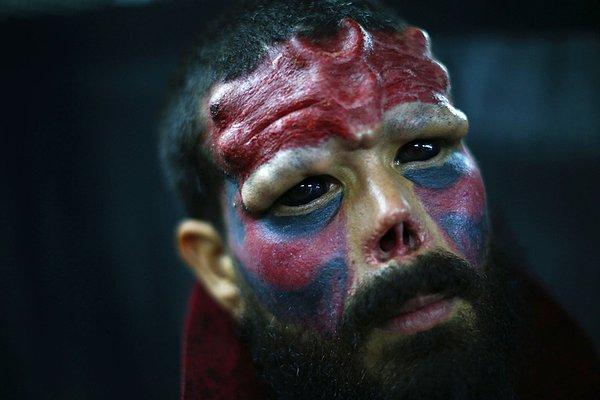 11. Venezuela Expo Tattoo için poz veren vücut modifiyesi sanatçısı  Red Skull, poz verirken. 29 Ocak.