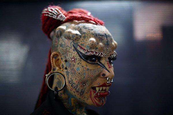 17. Vampir Kadın olarak bilinen, Meksikalı dövme ve vücut modifiyesi ustası olan Maria Jose Cristerna Uluslararası Dövme Festivali'nde poz verirken. 30 Ocak.