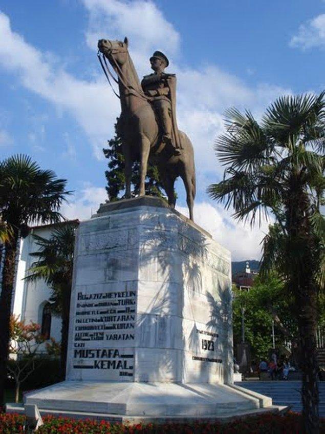 3) Atatürk Heykeli
