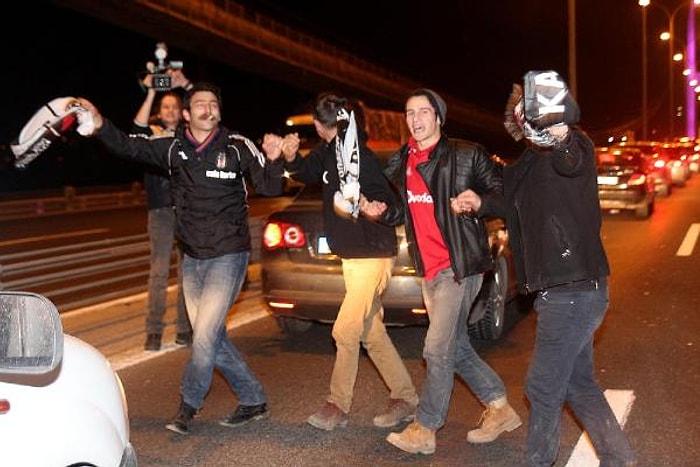 Beşiktaşlı Taraftarlardan FSM Köprüsü Üzerinde Halaylı Kutlama