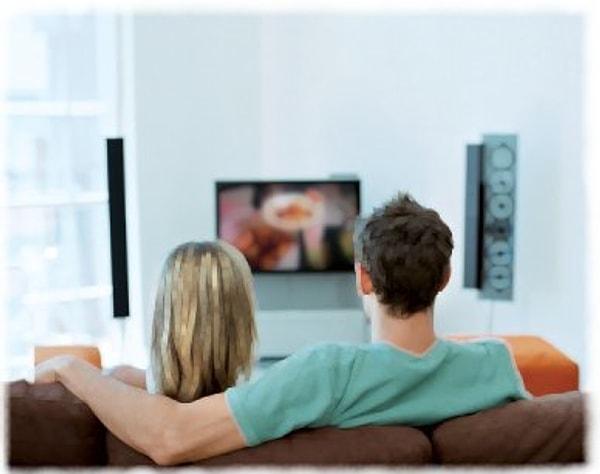 5. Sevgilinin televizyondaki birine hoşlanarak baktığını gördün tepkin ne olur?