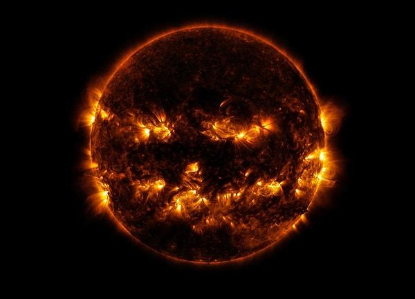 1. NASA tarafından yayınlanan Güneş'in hareketli bölgeleri. 8 Ekim 2014