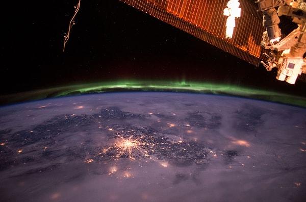 4. Uluslararası Uzay İstasyonu'ndan (ISS)'den Ukrayna üzerinden Moskova'nın görüntüsü. 2 Şubak 2015. Ayrıca Kutup Işıkları da görsele dahil.