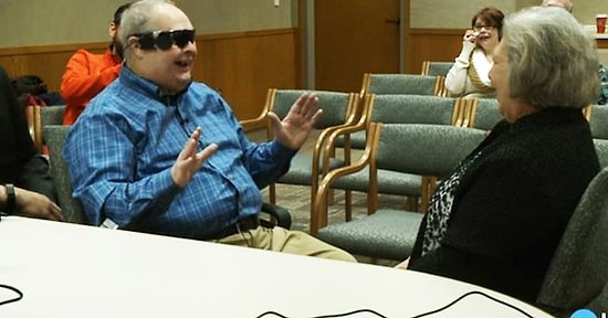 Gözleri Görmeyen Adamın 10 Yıl Sonra Karısını Görünce Yaşadığı Mutluluk