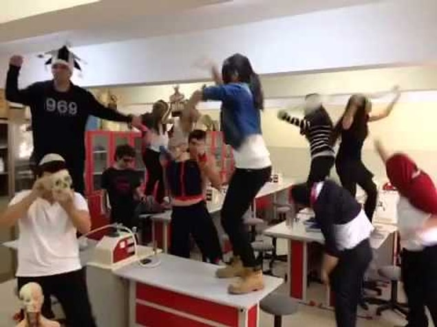 Laboratuvarlarımızı çok sevmek.