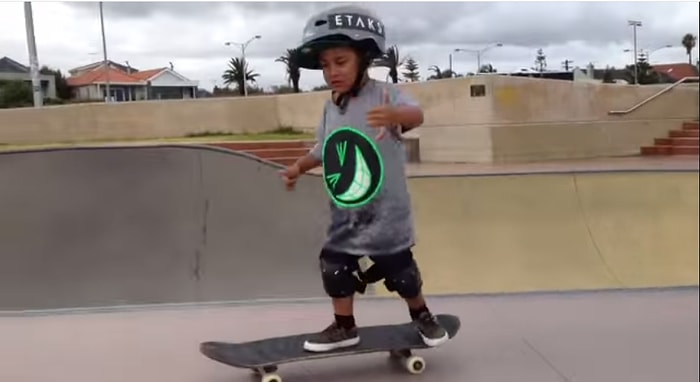 3 Yaşındaki Çocuğun Üst Düzey Kaykay Performası