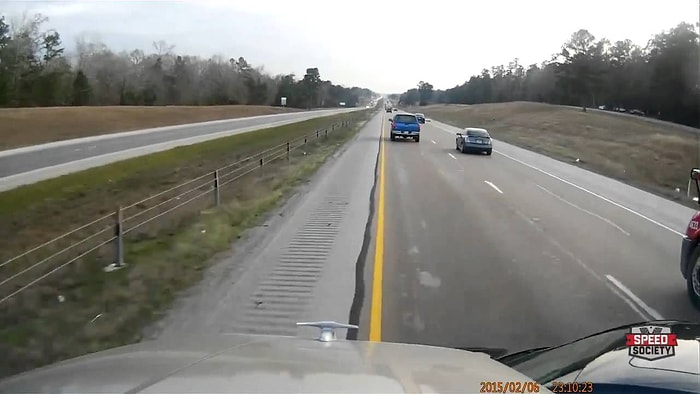 Kamyonun Altına Girmeye Can Atan Sürücü