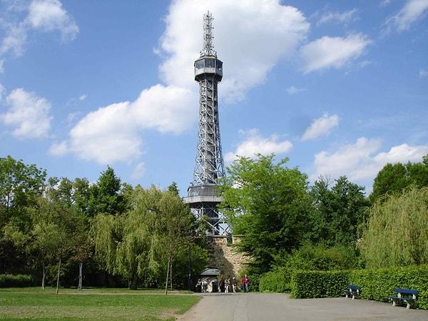 12- Eiffel Kulesinin küçüğü Petrin Kulesi