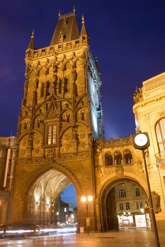 16- Muazzam bir kule Powder Tower
