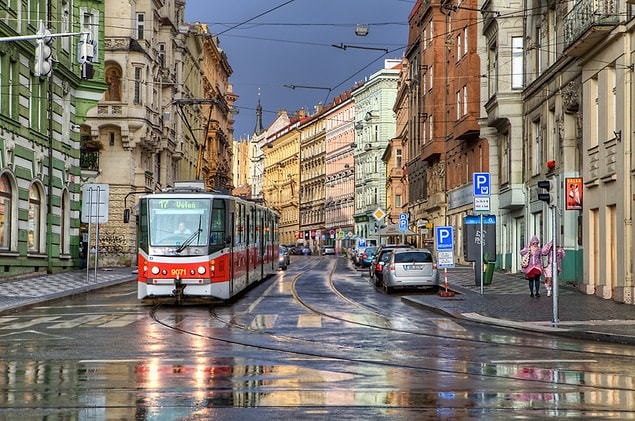 29-Ulaşımda en büyük yardımcınız Tramvay ve Metrolar.