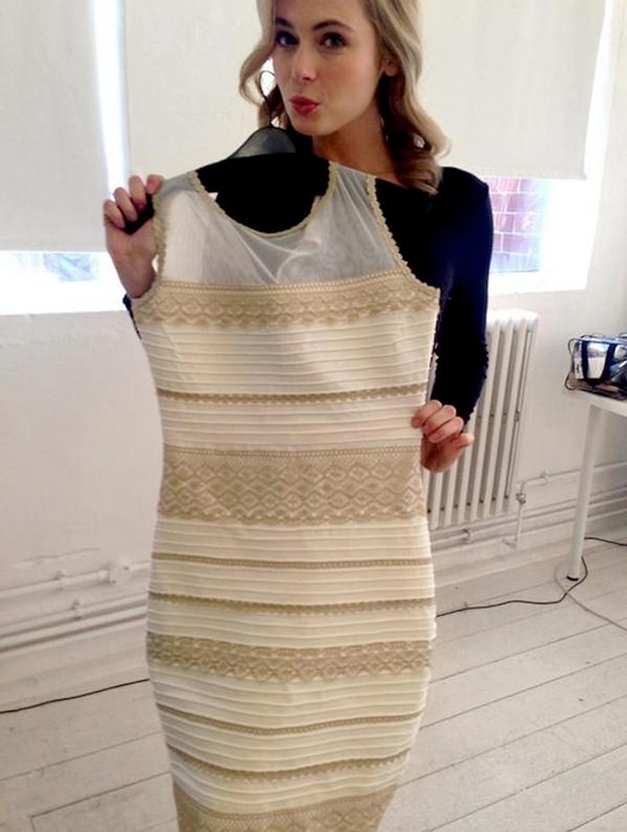 Dünyayı İkiye Bölen Elbisenin Altın-Beyaz Versiyonu da Yapıldı