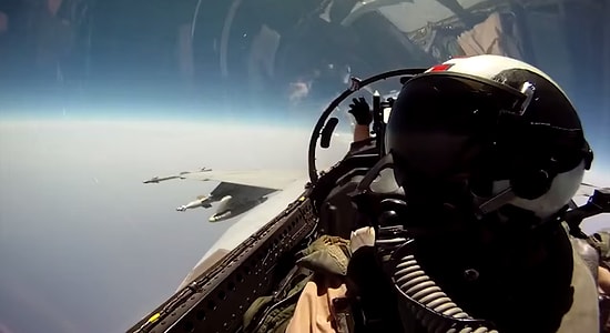 Savaş Uçağı İçerisinde Yiyecek Alışverişi Nasıl Yapılır?