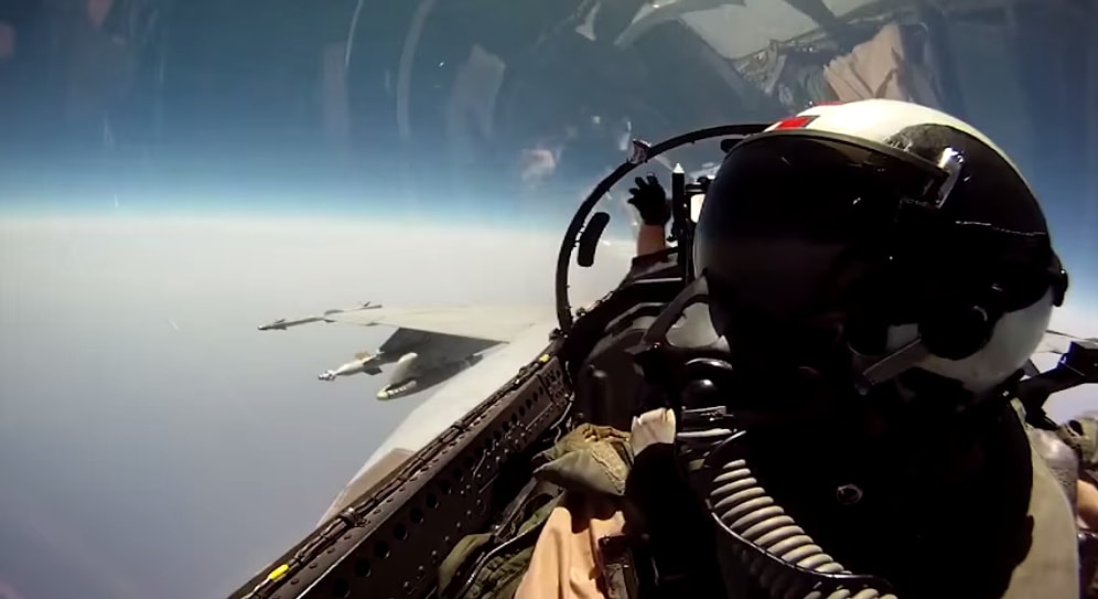 Savaş Uçağı İçerisinde Yiyecek Alışverişi Nasıl Yapılır?