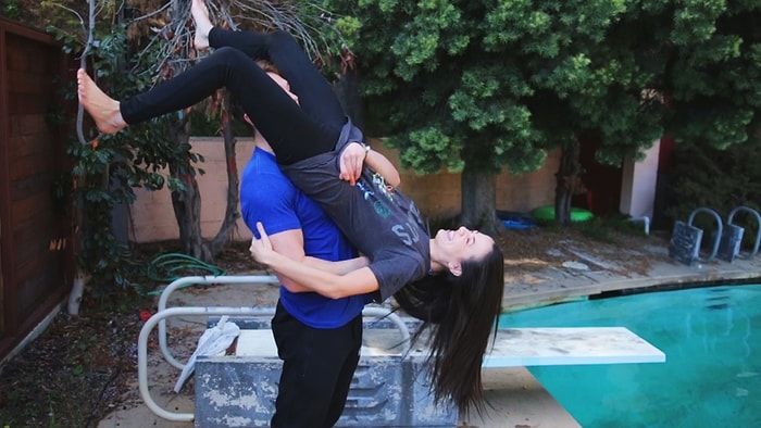 Eğlence Sınırını Abartan Gençten Kız Arkadaşına Ağır Güreş Şovu