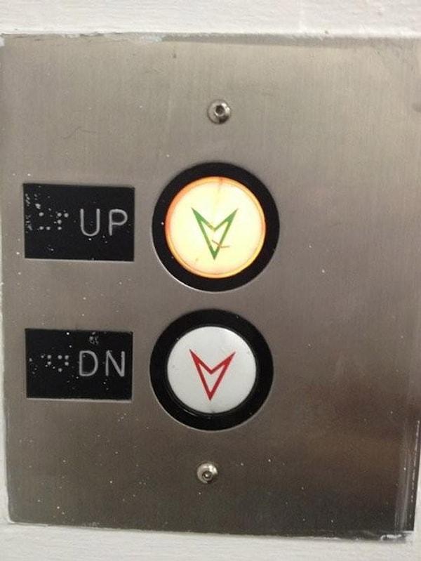 Yukarı veya aşağı uğraştırmayın bizi.. Bu asansör tek yön!