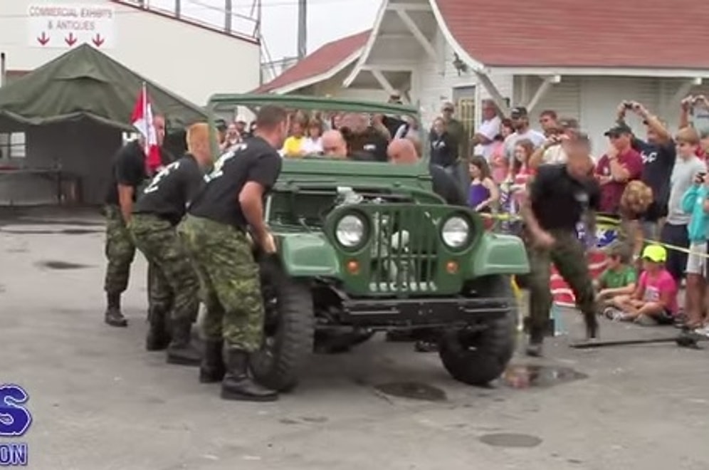 Saniyeler İçinde Bir Jipi Parçalamak