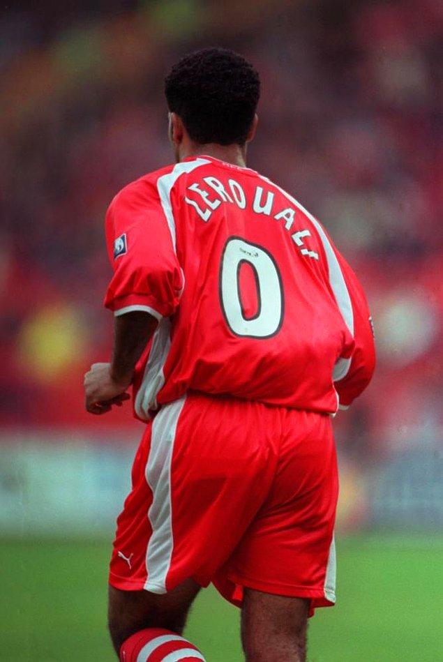 8. 1999 - 2002 yılları arası Aberdeen forması giyen Faslı Zerouali, adındaki ''Zero''dan dolayı 0 numaralı formayı giymiştir.