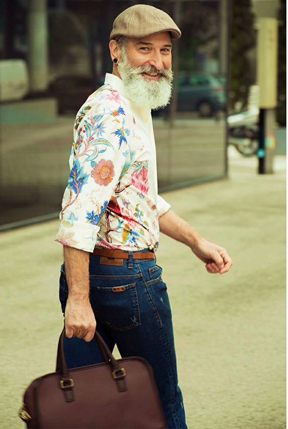 Деревенский парень. Дряхлый старик. Красивая борода у мужчин. Дед паренька. Спортивные старики.