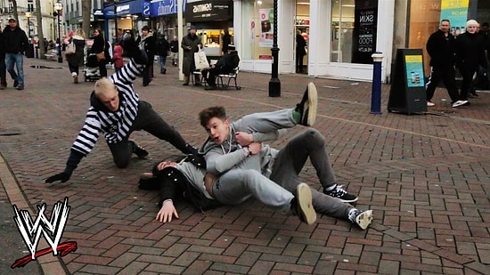 İnsanların Arasında Amerikan Güreşi Yaparak Trollükte Çığır Açan Adamlar