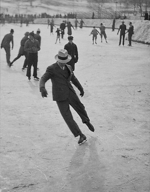5. New York'ta artistik buz pateni yapan bir adam, 1937.