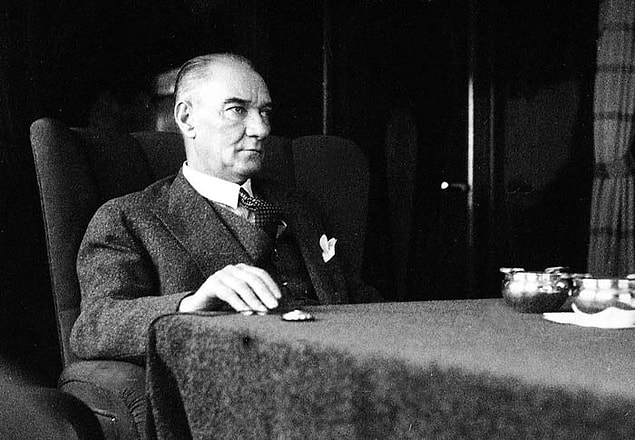 7. "Bütün dünya bilsin ki, benim için bir yandaşlık vardır: Cumhuriyet yandaşlığı, düşünsel ve toplumsal devrim yandaşlığı. Bu noktada yeni Türkiye topluluğunda, bir bireyi bunun dışında düşünmek istemiyorum."
