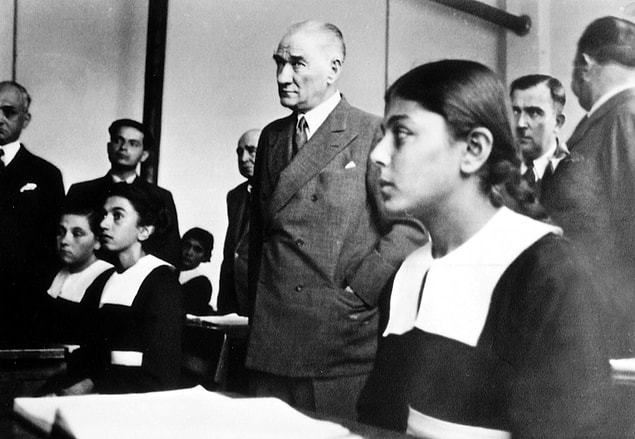 17. "Ey kahraman Türk kadını, sen yerde sürünmeye değil, omuzlar üzerinde göklere yükselmeye layıksın."