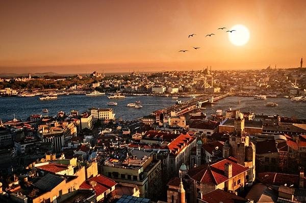 1. İstanbul'da bir üniversite kazandığınızı öğrendiğinizde sevinçten havalara uçmak.