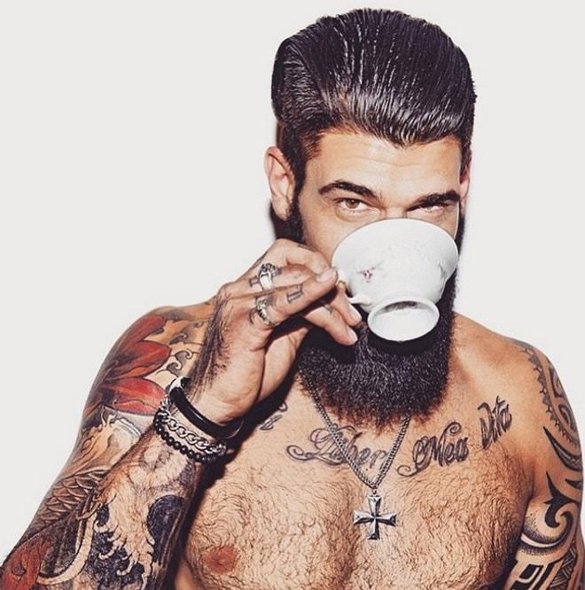 Instagram'ın Yeni Gözdesi: Kahve İçen Erkekler