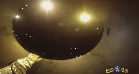 Sirk Topunun İçine Giren Kadının GoPro ile Fırlatılma Anı