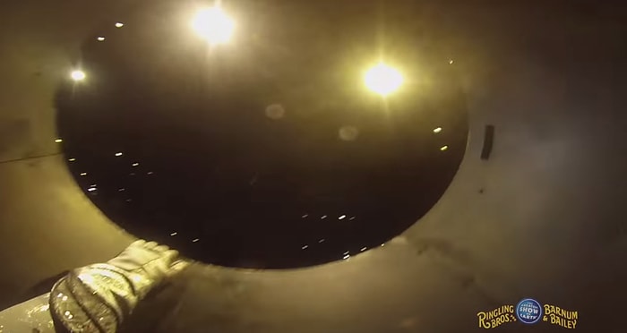 Sirk Topunun İçine Giren Kadının GoPro ile Fırlatılma Anı