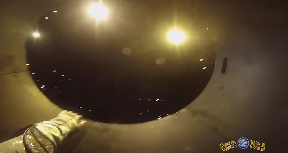 Sirk Topunun İçine Giren Kadının GoPro ile Fırlatılma Anı