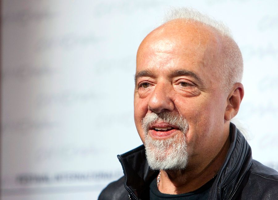 Simyaci Yazari Paulo Coelho Dan Basucu Notu Yapilacak 15 Alinti Onedio Com