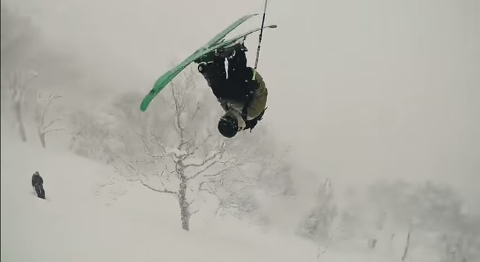 Kayak Yaparken Ters Takla Atan Adamın Ağacın Üstüne Kuş Gibi Konması