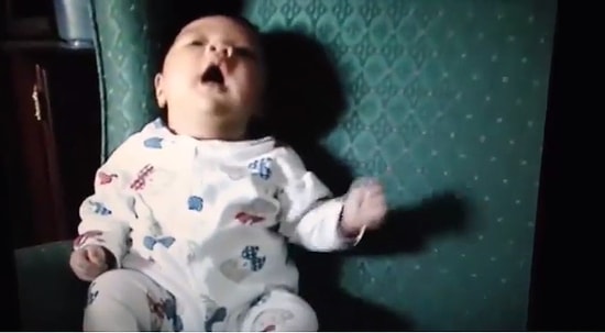 Hapşırdıktan Sonra Olduğu Yere Yığılan Bebek Şapşikliği