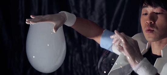 Baloncuklarla Yapılan Büyüleyici Gösteri