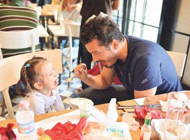 9. içinde baba geçen türküler,şarkılar,filmler vs her şey 1000 kat acı verir