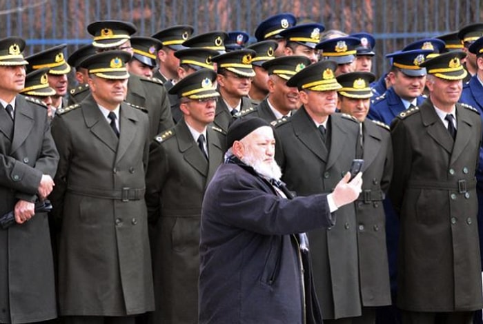 Erzurumlu Kazım Dede’den Komutanlarla Selfie