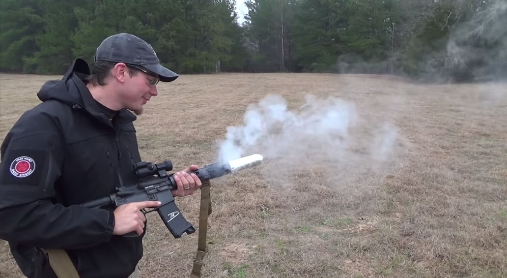 Otomatik Tüfeğin Ucuna Et Sararak Pişene Kadar Ateş Etmek
