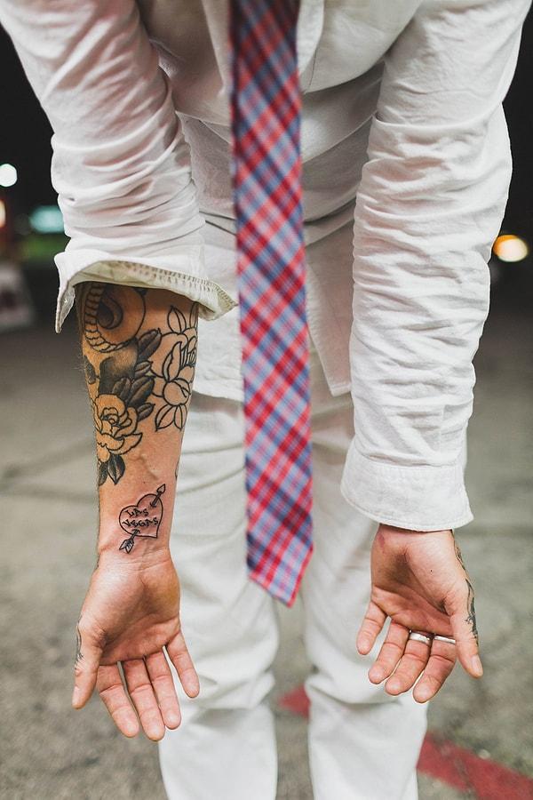 13. Sebastien Vegas'a uğradıklarını gösteren bir dövme yaptırmış.