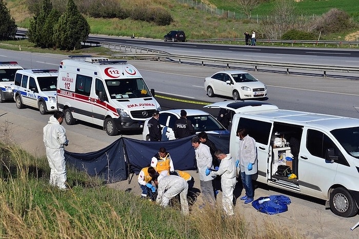 Anne ve Kızı Öldürüp Yol Kenarına Attılar