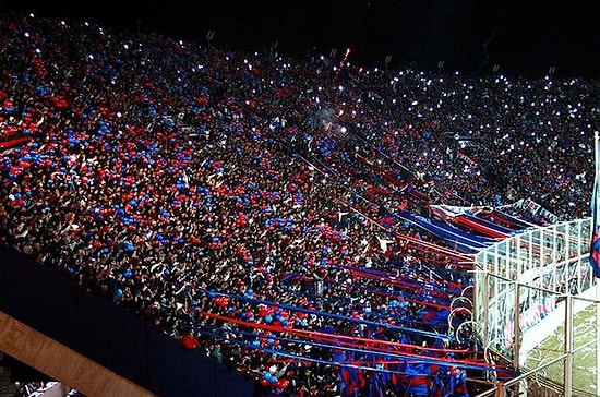 Arjantin'de Bir Taraftar Tribünden Düşerek Öldü