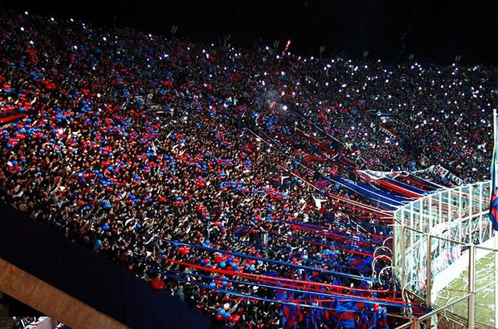 Arjantin'de Bir Taraftar Tribünden Düşerek Öldü