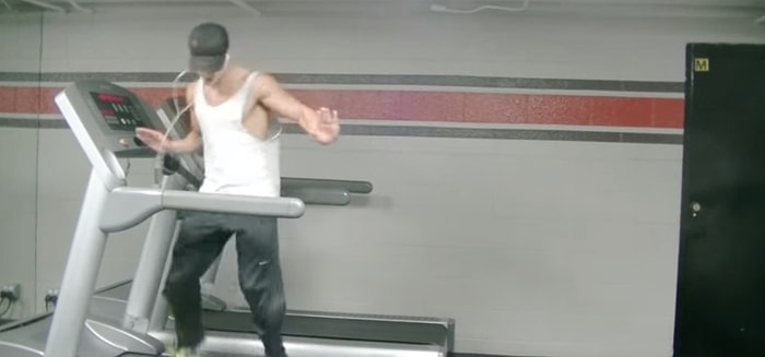 Yürüme Bandında 'Uptown Funk' Dansı Yaparak Harikalar Yaratan Adam