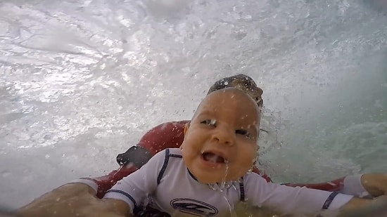 İlk Defa Sörf Deneyimi Yaşayan Çocuğun Sevimli Halleri