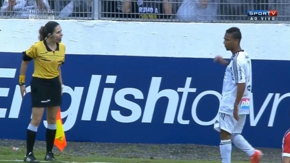 Kadın Hakemden İtiraz Eden Oyuncuya Fırça