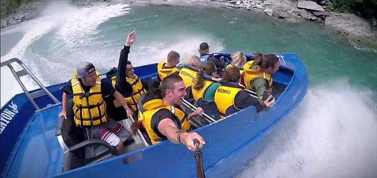 Dar Nehir Yatağında Sürat Teknesi ile Çılgınca Eğlenmek